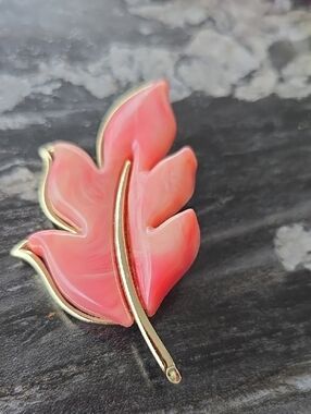 Sara Covington 3" Gold-Tone Pink Leaf Brooch Pin - Women's Jewelry